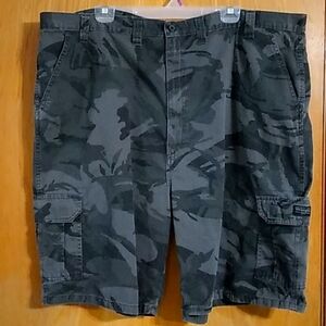 Men's Size 48 Wrangler Shades of Grey Camo Cargo Shorts